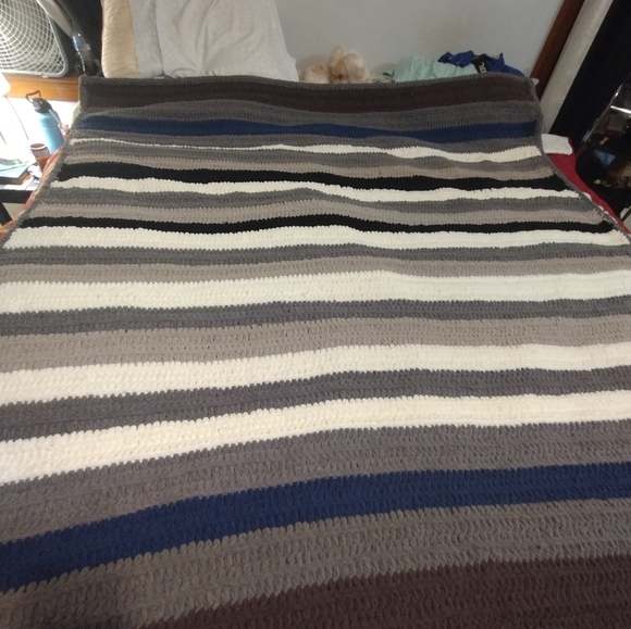 Hand made Afghan - Picture 3 of 5